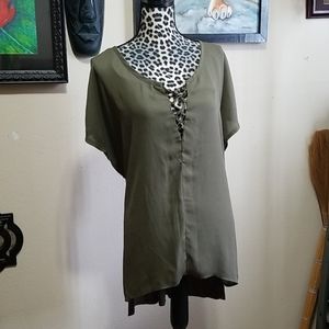 Soulmates  2x olive Vneck